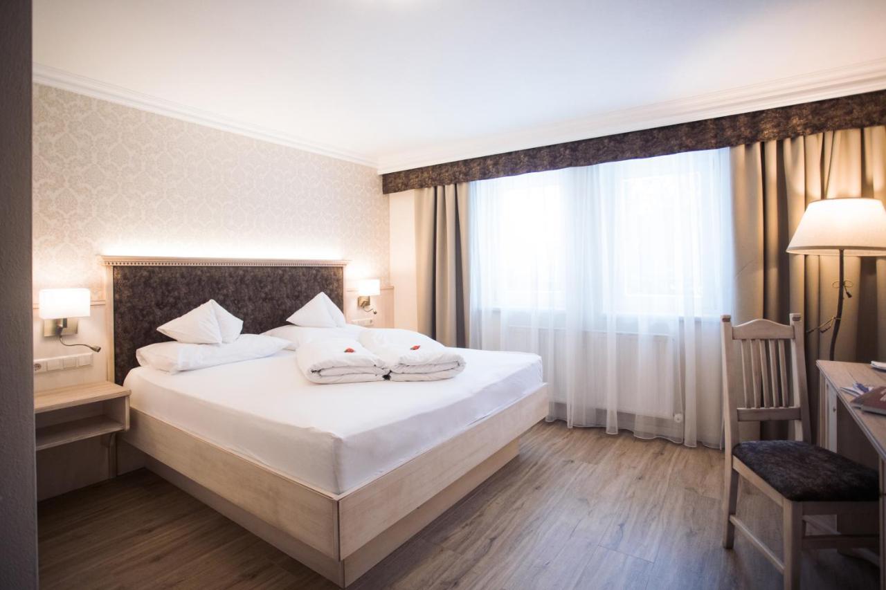Turracher Hohe Schlosshotel Seewirt מראה חיצוני תמונה