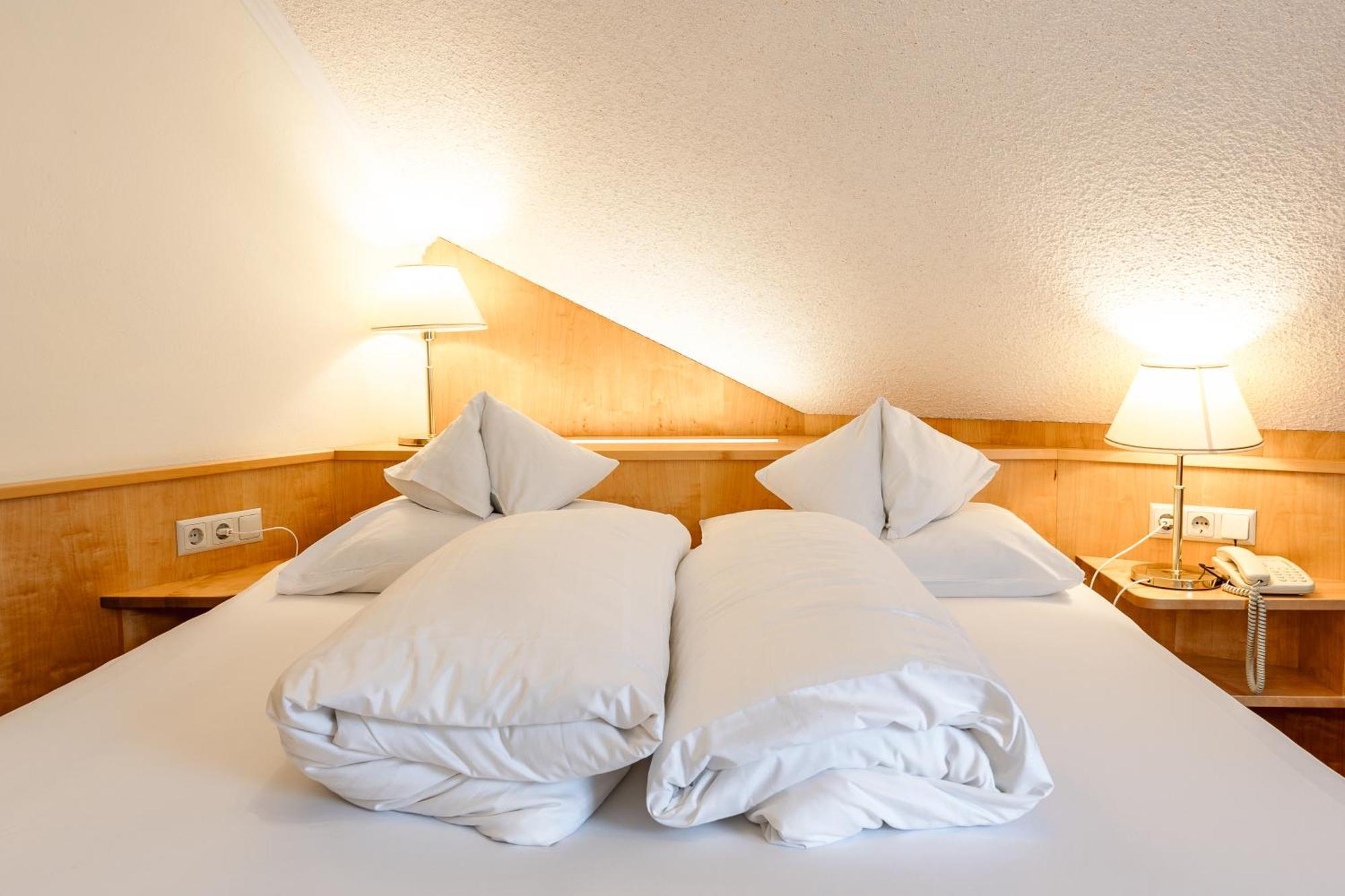 Turracher Hohe Schlosshotel Seewirt מראה חיצוני תמונה