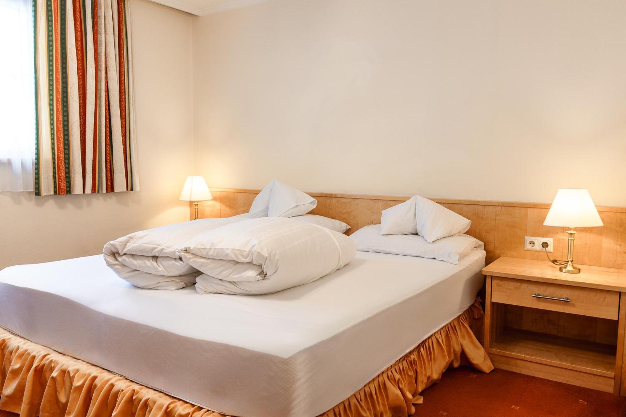 Turracher Hohe Schlosshotel Seewirt מראה חיצוני תמונה