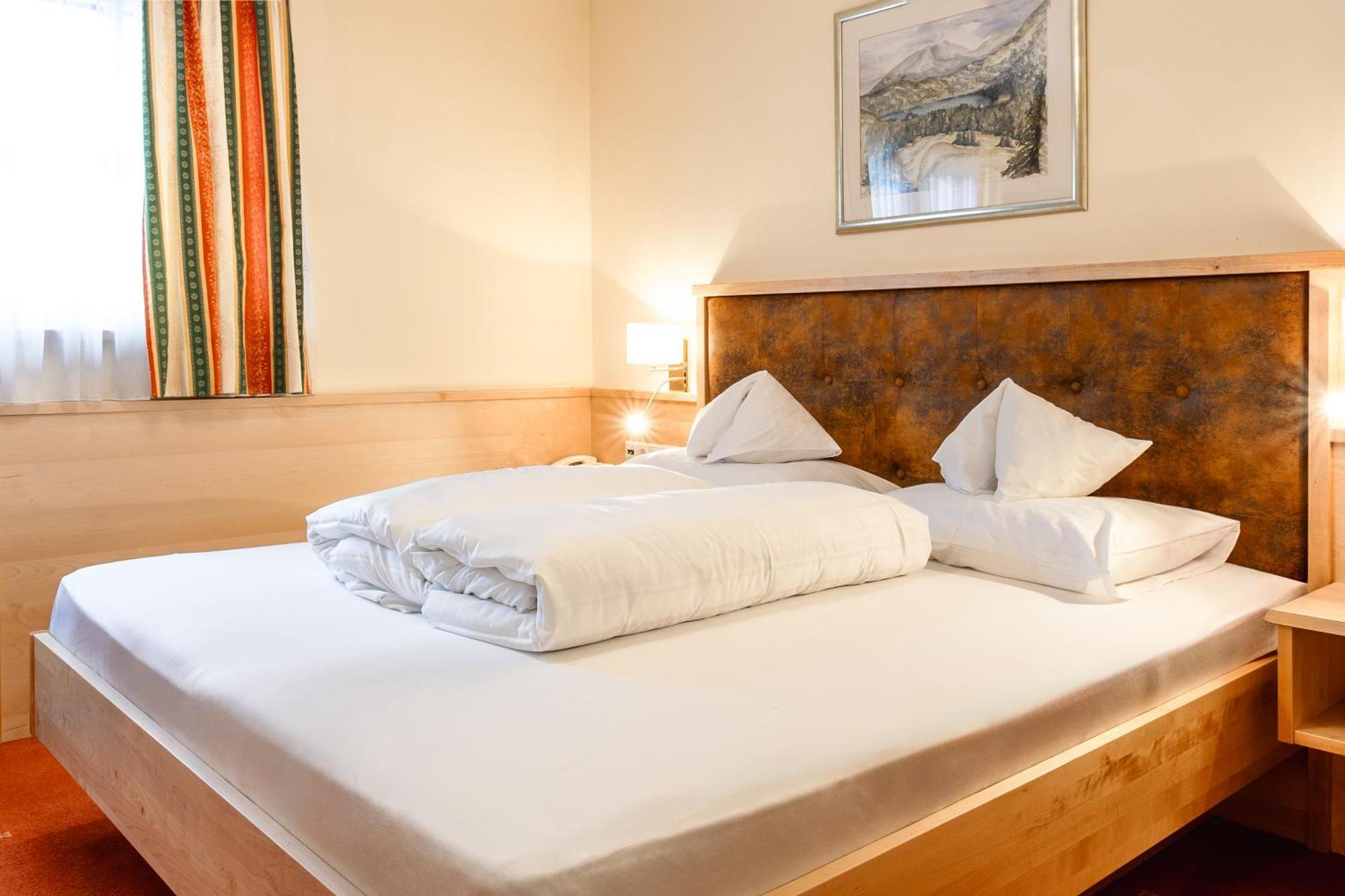 Turracher Hohe Schlosshotel Seewirt מראה חיצוני תמונה