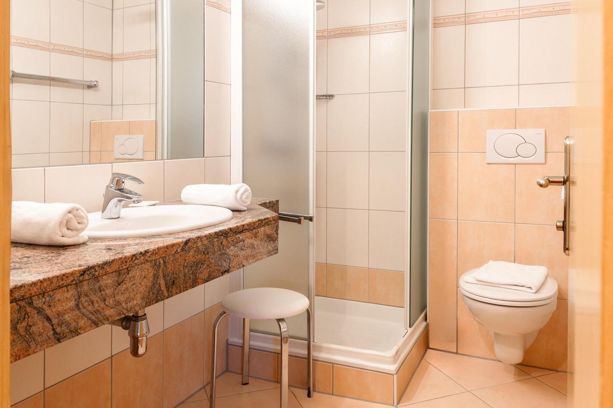 Turracher Hohe Schlosshotel Seewirt מראה חיצוני תמונה