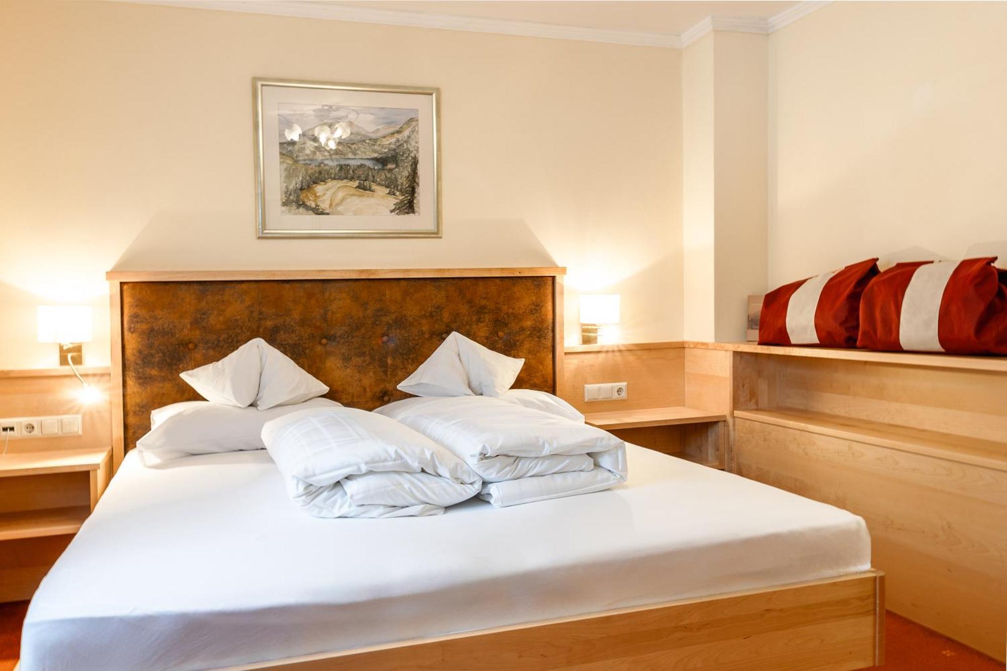 Turracher Hohe Schlosshotel Seewirt מראה חיצוני תמונה